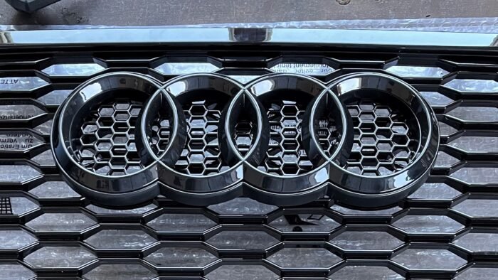 AUDI RS Nosac Znaka Centralnog Grila - Image 3